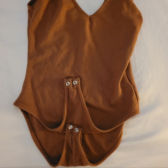 2 bodysuit tops - Picture 4 of 6